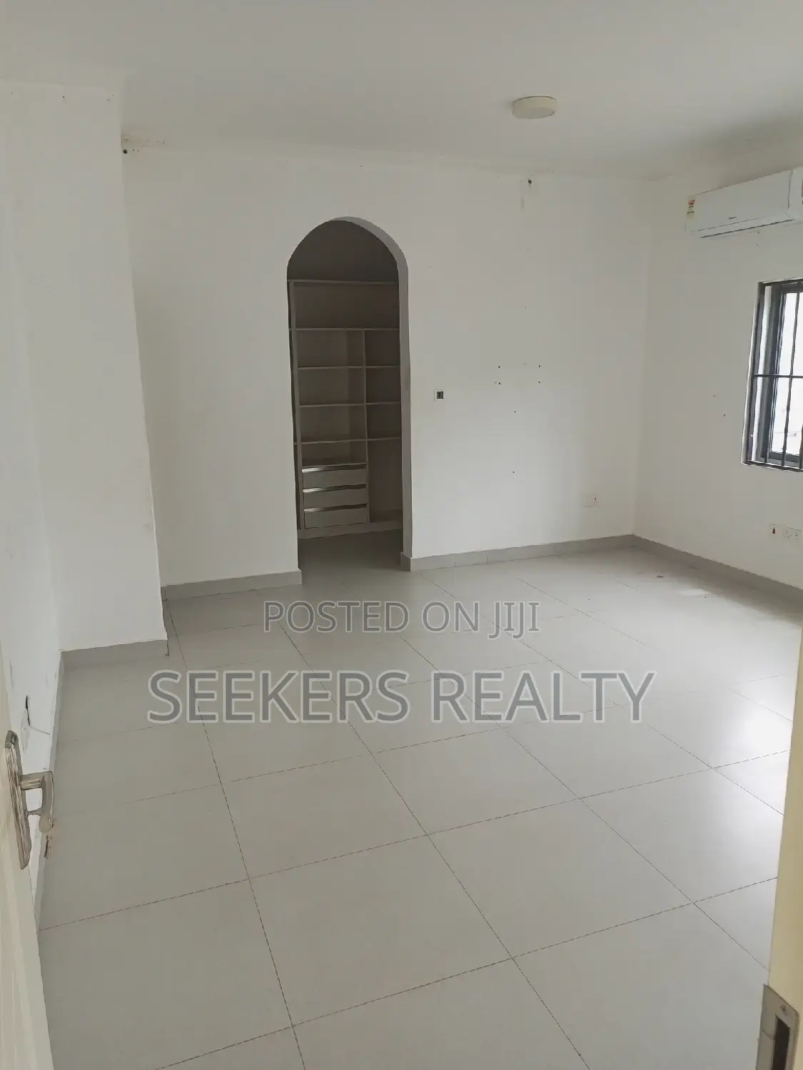 4bdrm Townhouse / Terrace in Seekers Realty, Cantonments for rent
