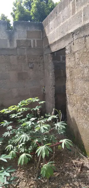 6bdrm House in Mark Estate At, Kumasi Metropolitan for sale