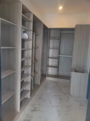 5bdrm Mansion in Community 20, Spintex for Sale