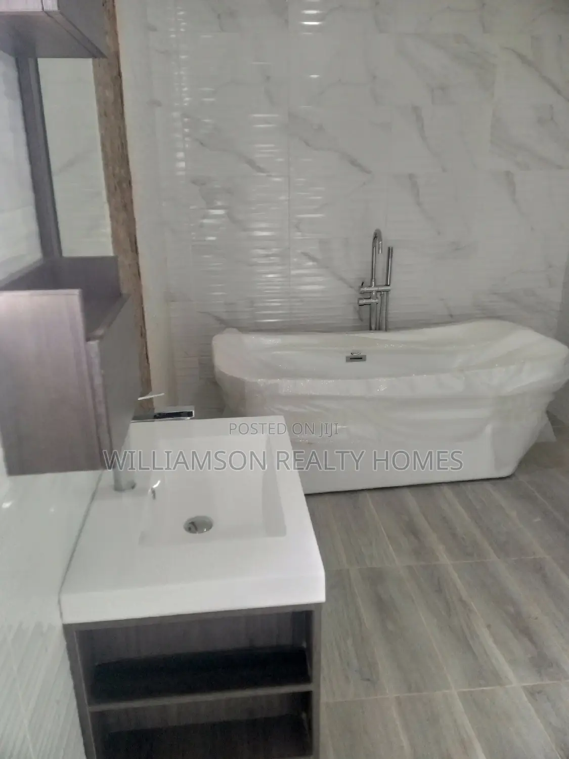 5bdrm Mansion in Community 20, Spintex for Sale