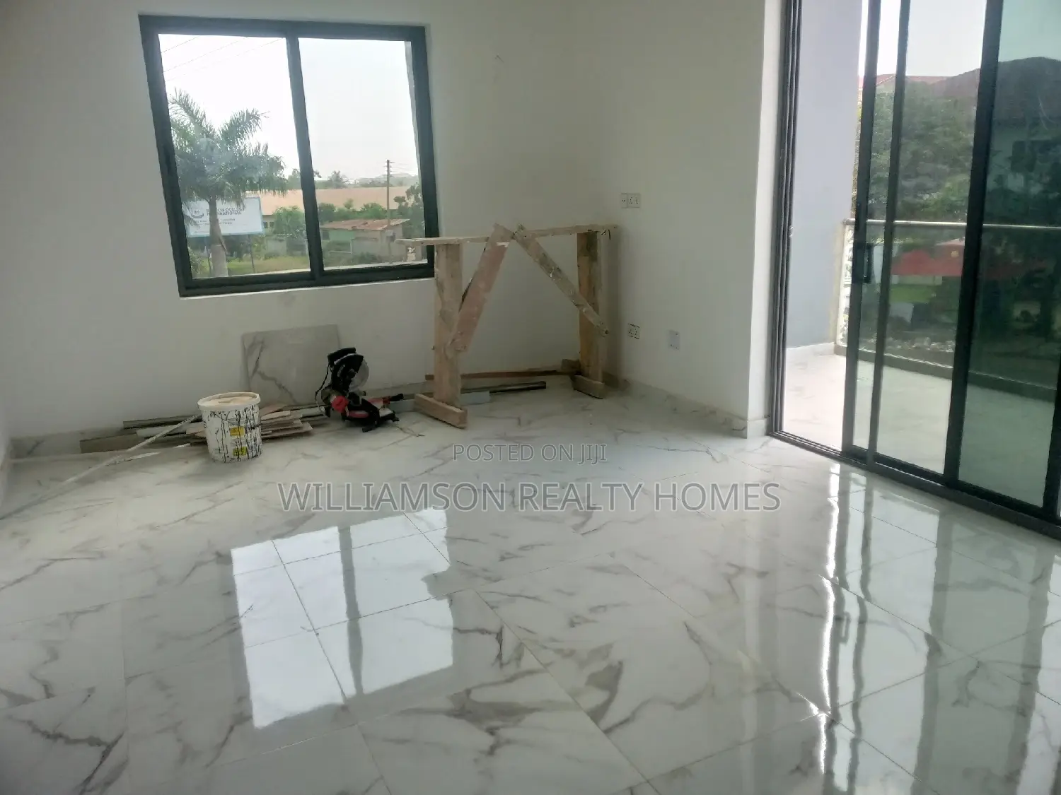 5bdrm Mansion in Community 20, Spintex for Sale