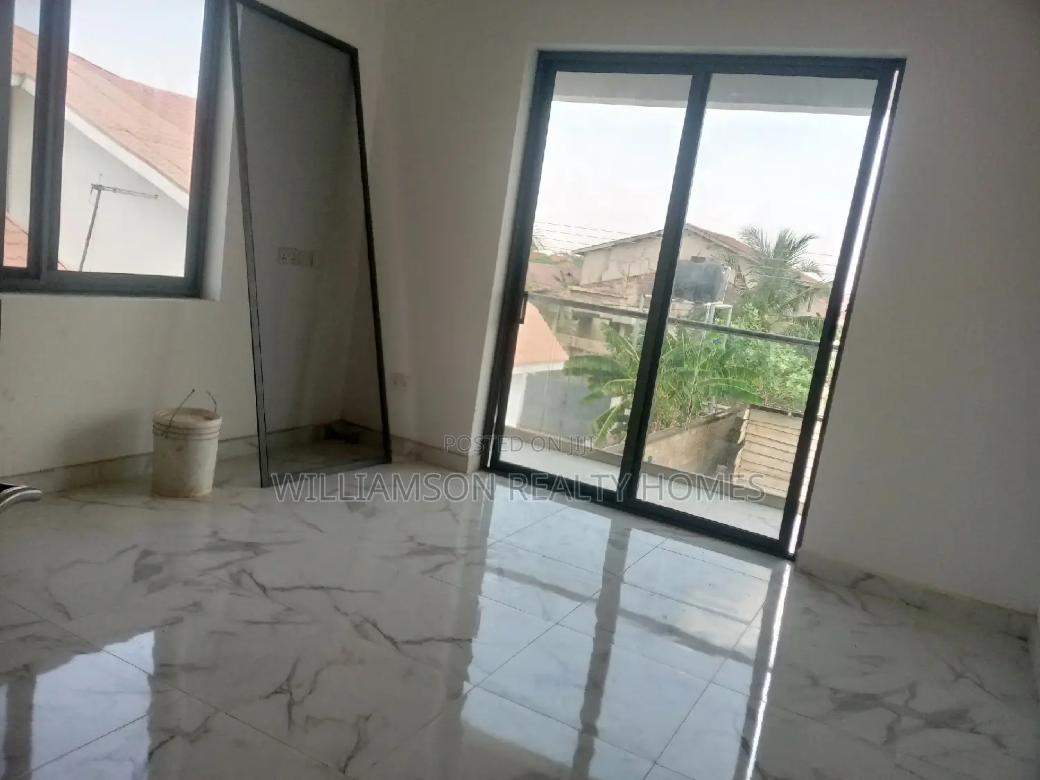 5bdrm Mansion in Community 20, Spintex for Sale