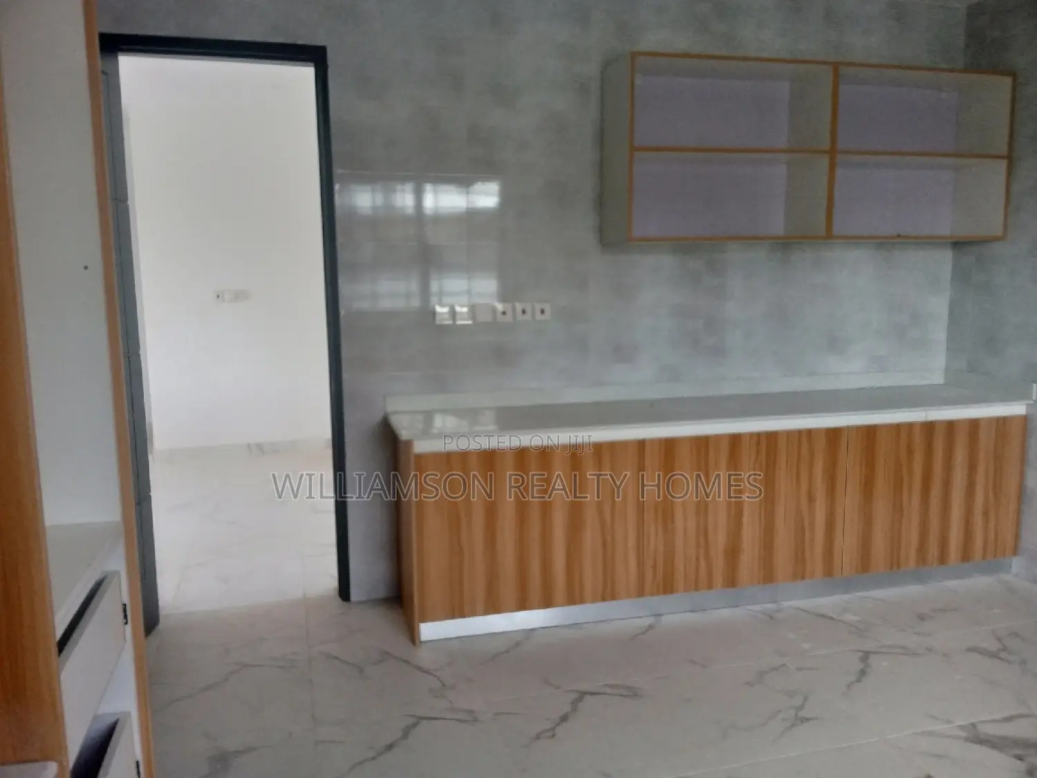 5bdrm Mansion in Community 20, Spintex for Sale