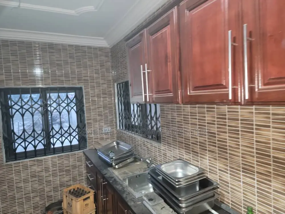 3bdrm Apartment in Suadom Properties, Accra Metropolitan for rent