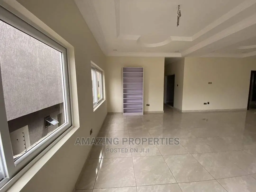 5bdrm House in Airport Residential Area for Sale