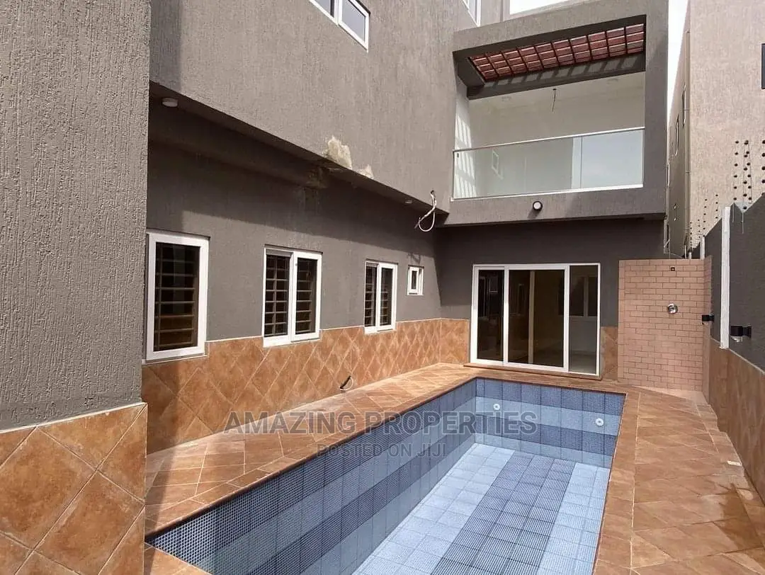 5bdrm House in Airport Residential Area for Sale