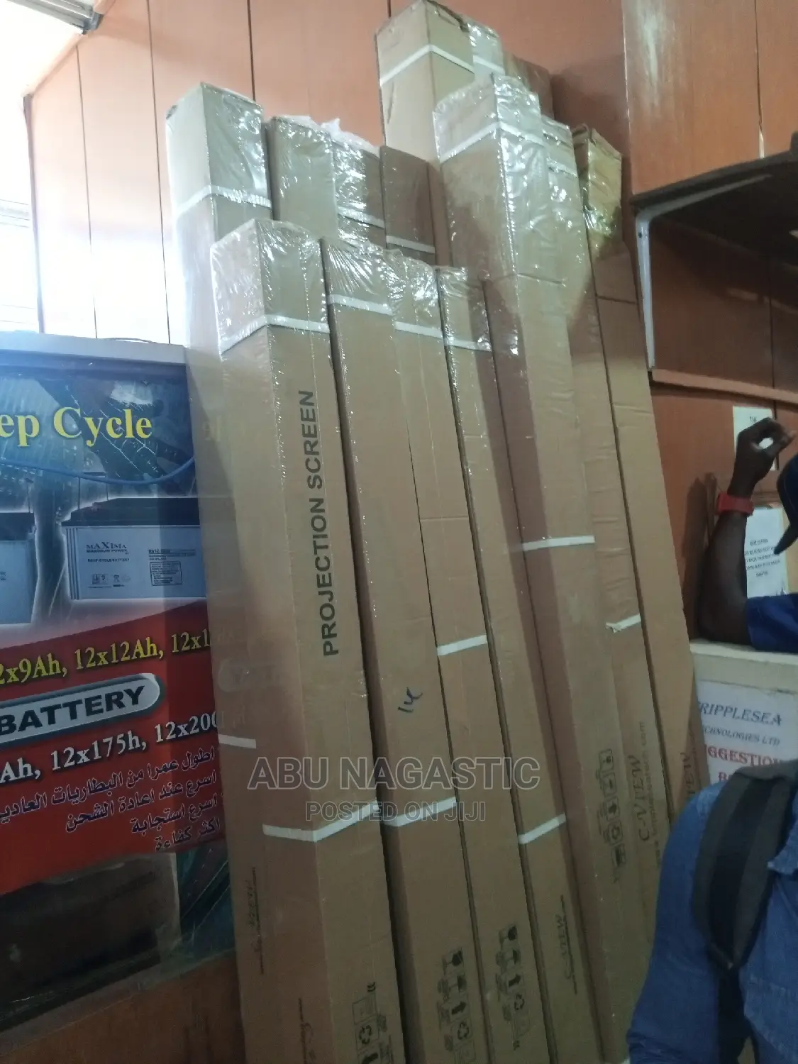 Brand New Manual Projector Screen 200×200