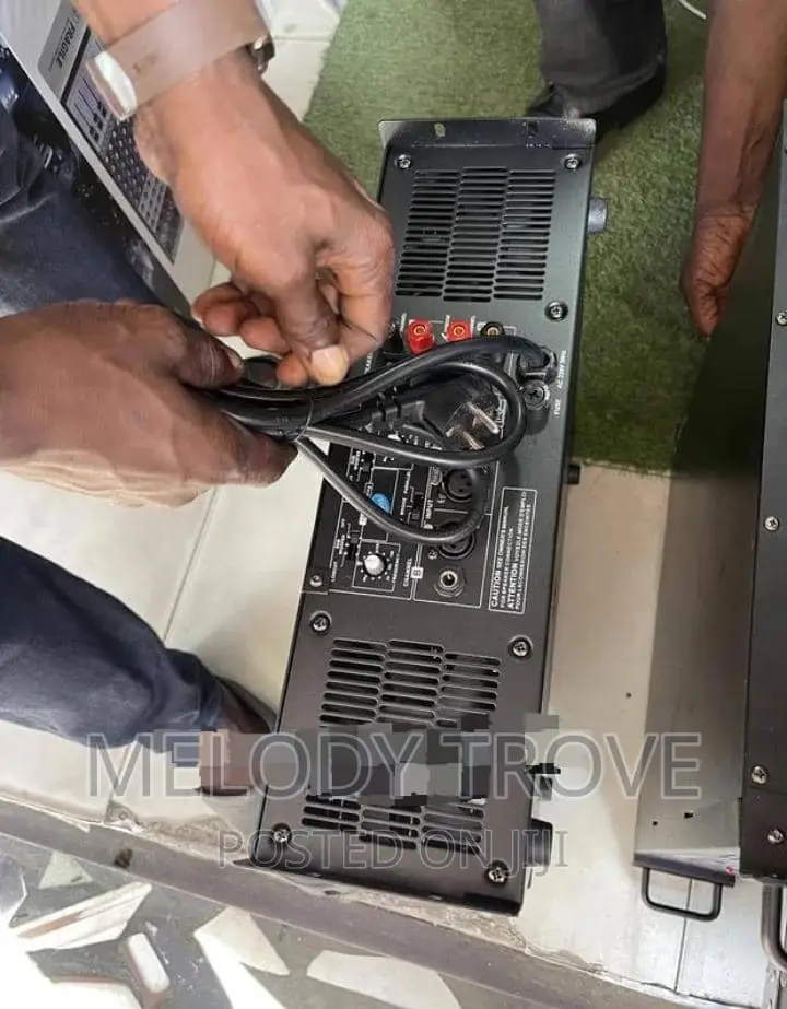 EV 7300 Powered Amplifier