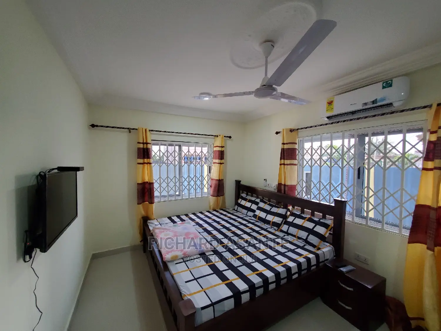 Beautiful 2-Bedroom Self Compound Short Stay at Pokuase