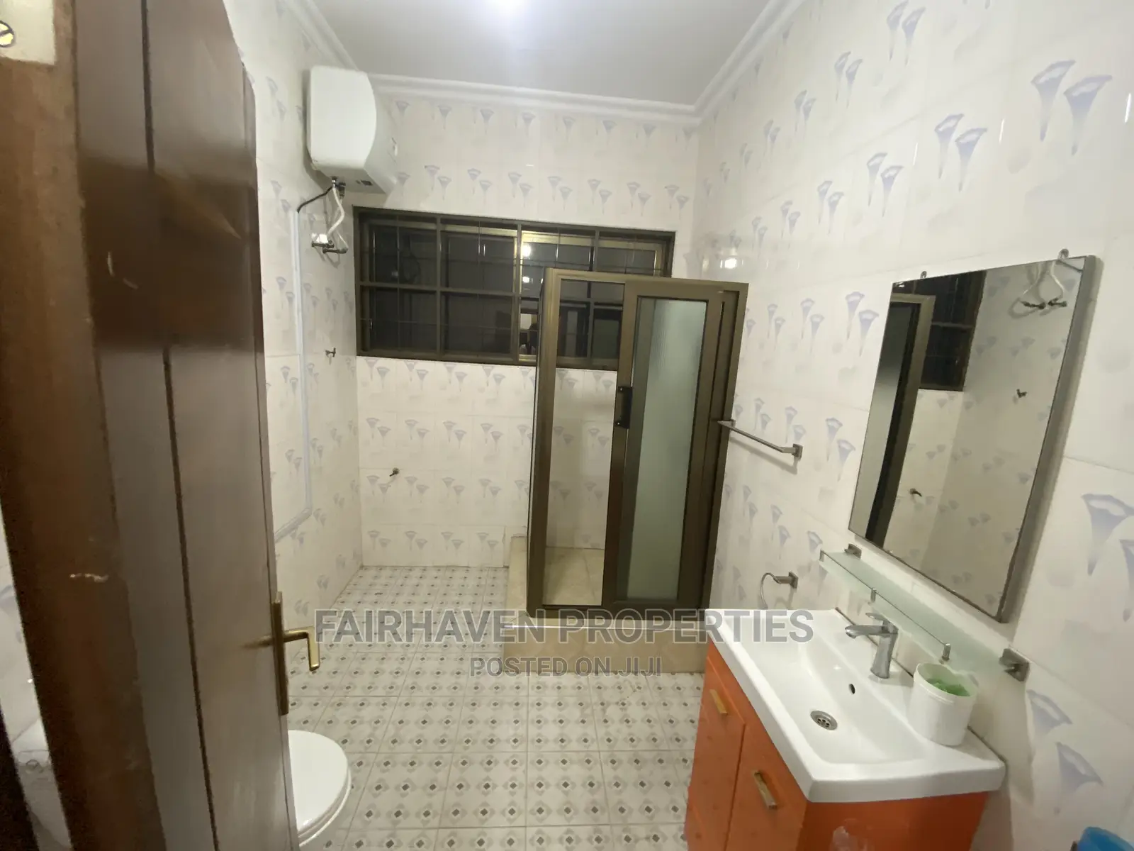 4bdrm House in Tseaddo, Airport Residential Area for Rent