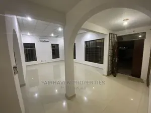 4bdrm House in Tseaddo, Airport Residential Area for Rent