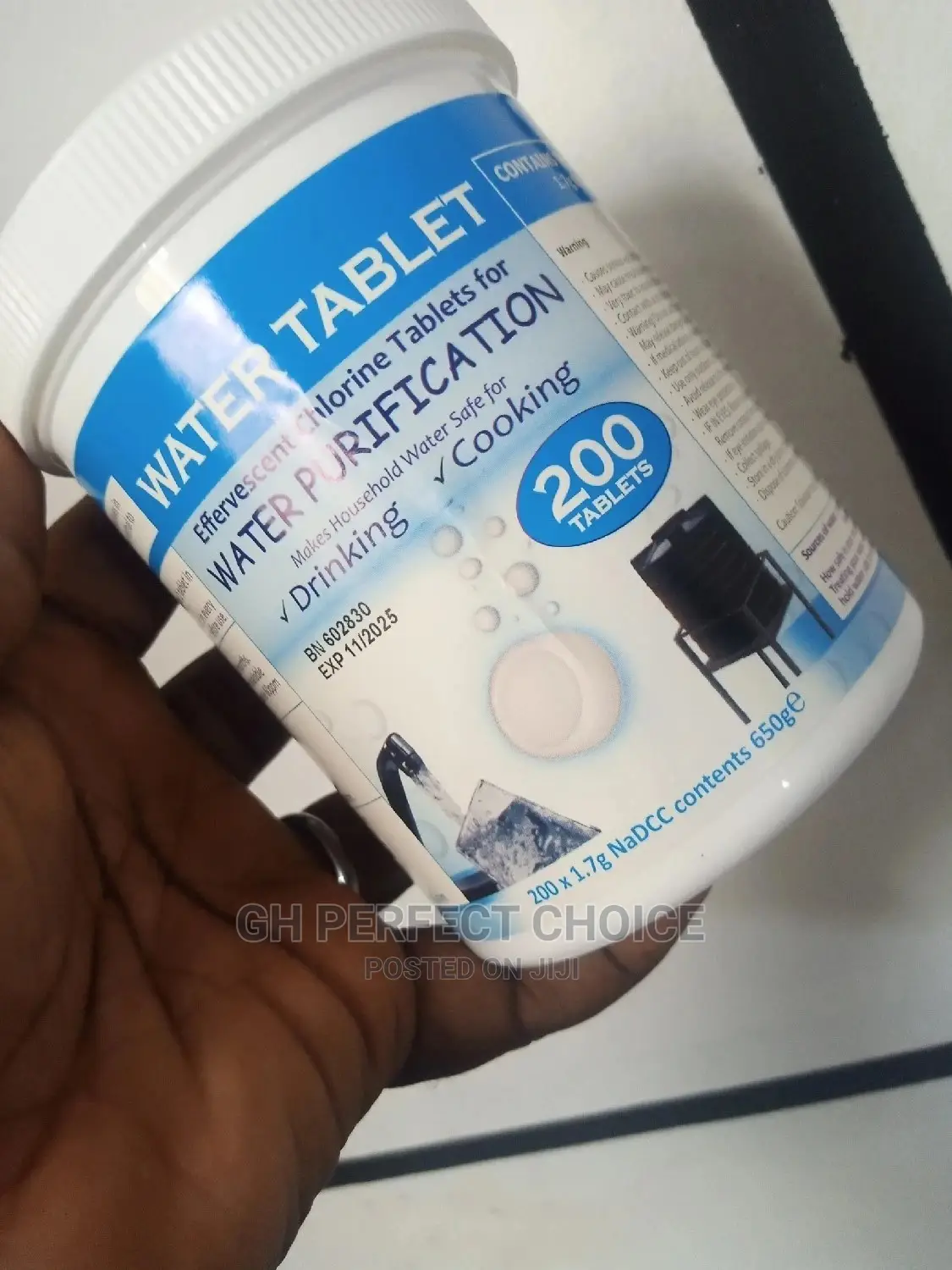 Disolve Chlorine Tablet in Water to Purify It