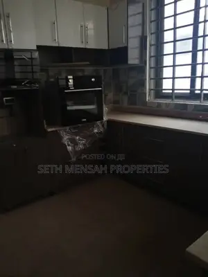 4bdrm House in 4 Bedroom Town House, Haatso for Sale