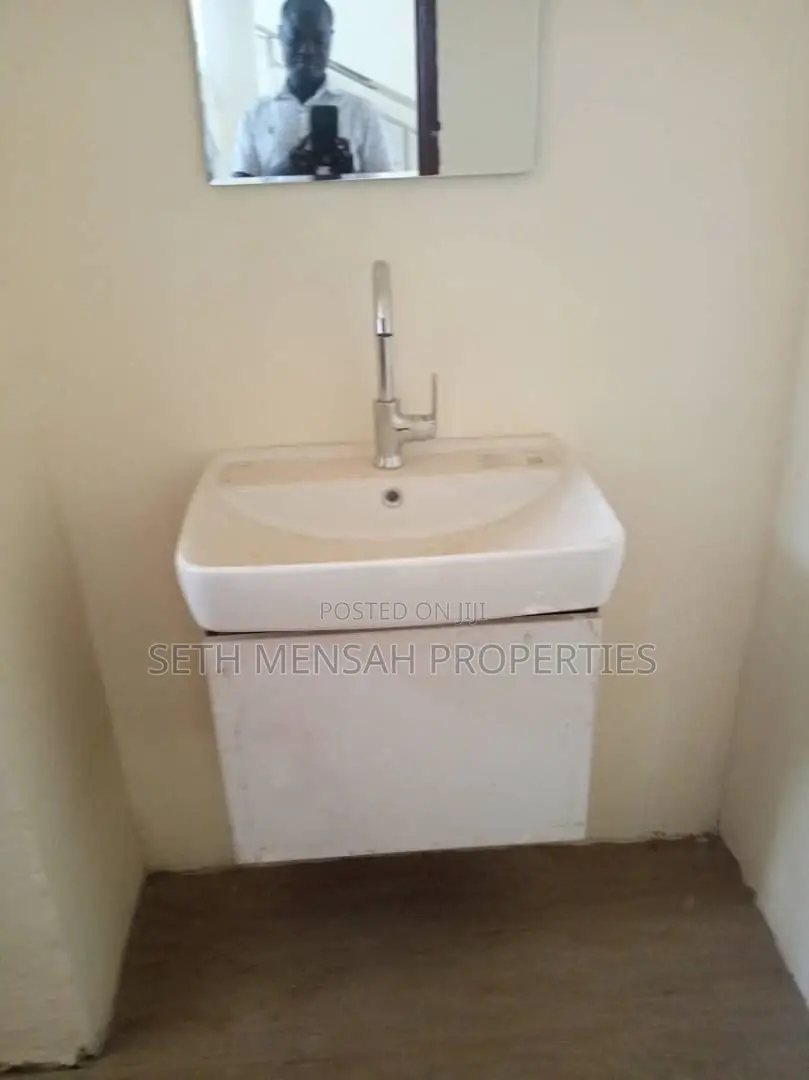 4bdrm House in 4 Bedroom Town House, Haatso for Sale