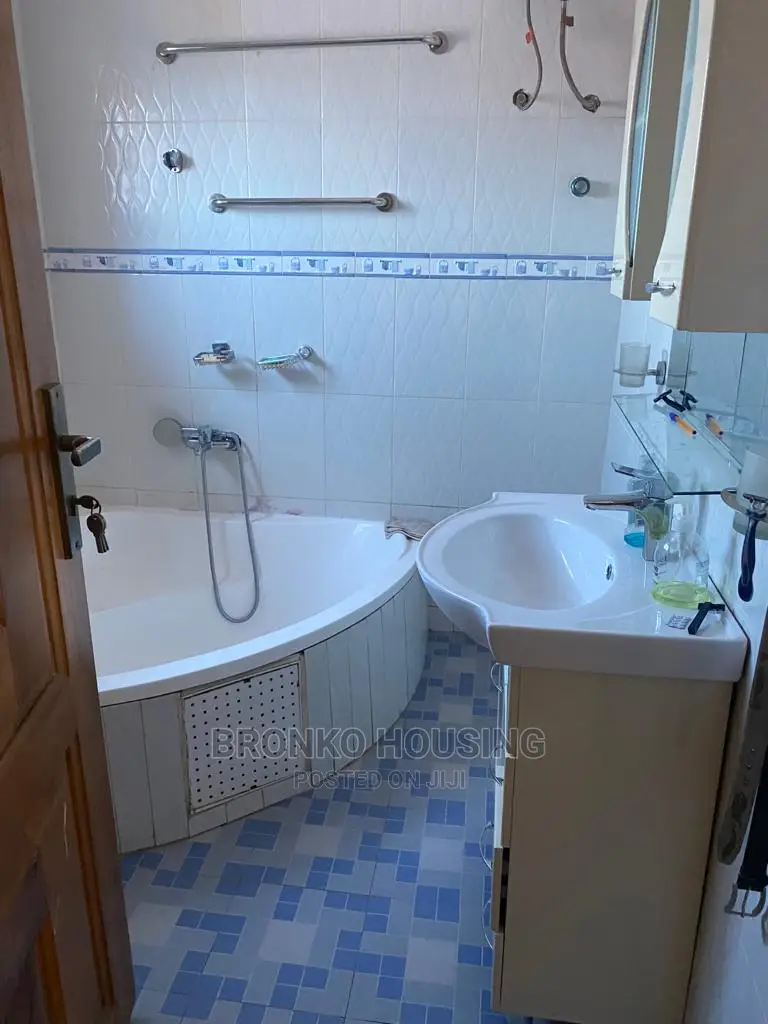 3bdrm House in Bronko Housing, Baatsona Total for rent