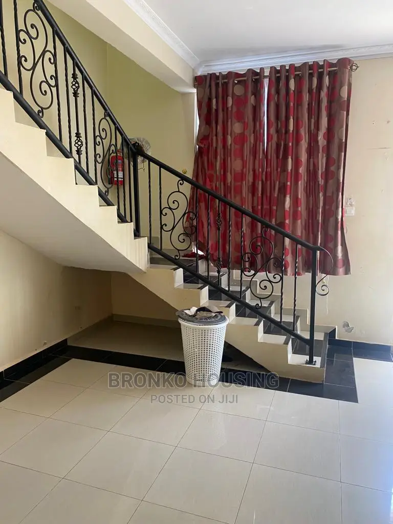 3bdrm House in Bronko Housing, Baatsona Total for rent
