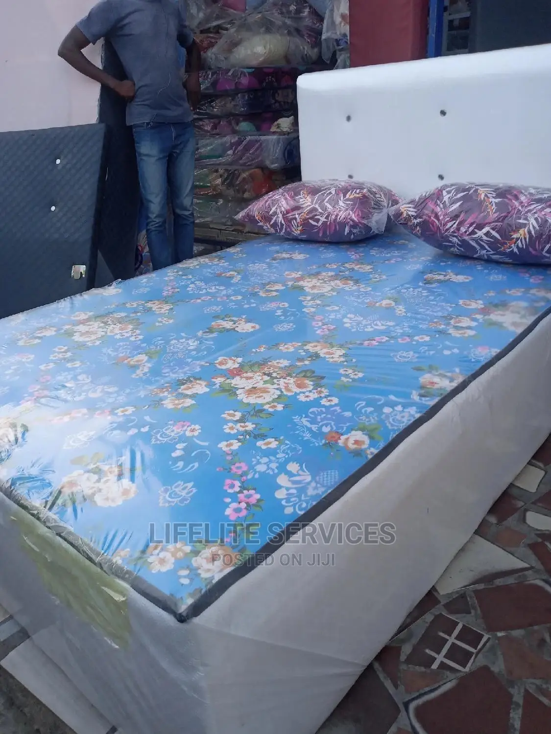 Large Size Bed (Inbuilt Mattress)