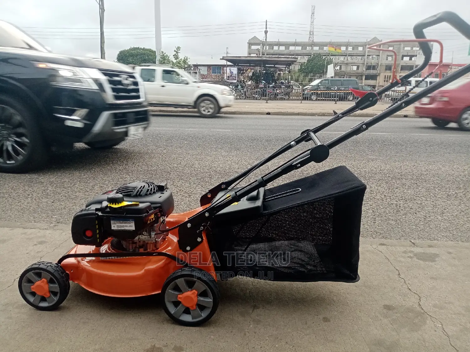 4.5hp U.S.A Briggs and Stratton Lawn Mower 125cc at Caprice