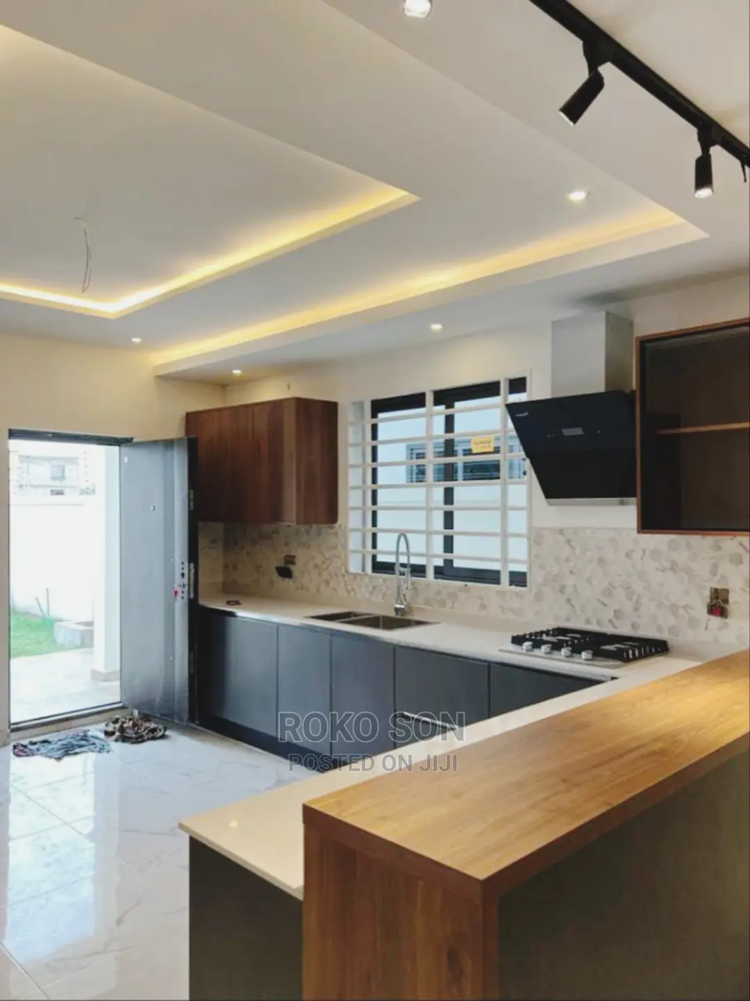 4bdrm Duplex in Dr Roko, Tema Metropolitan for sale
