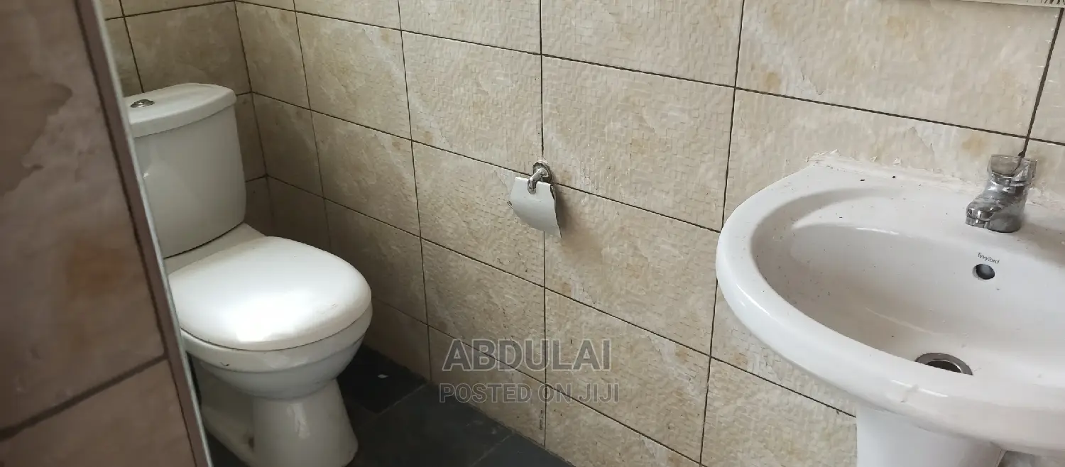 2bdrm Apartment in Ashomam Estate, Police Station for rent
