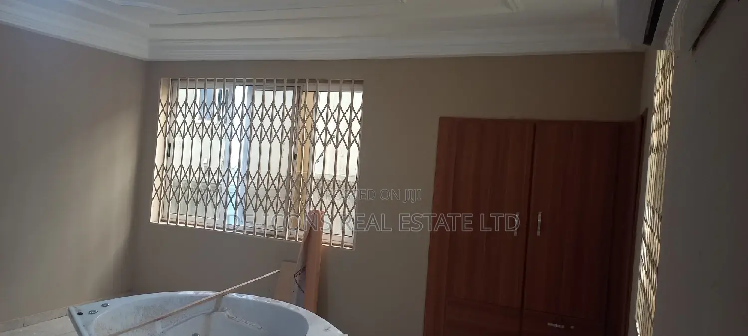 4bdrm Duplex in De-Icons Real Estate, Achimota for rent