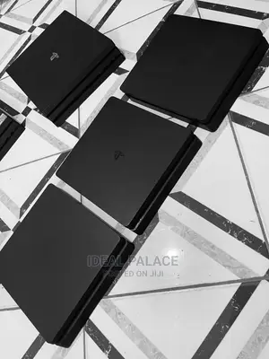 Playstation 4 Slim With 10 Online / Offline Games