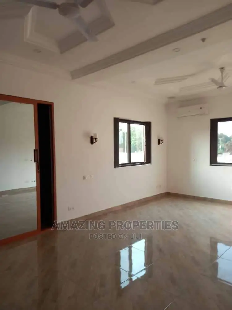 5bdrm House in Post 
Location:, Dworwulu for Rent