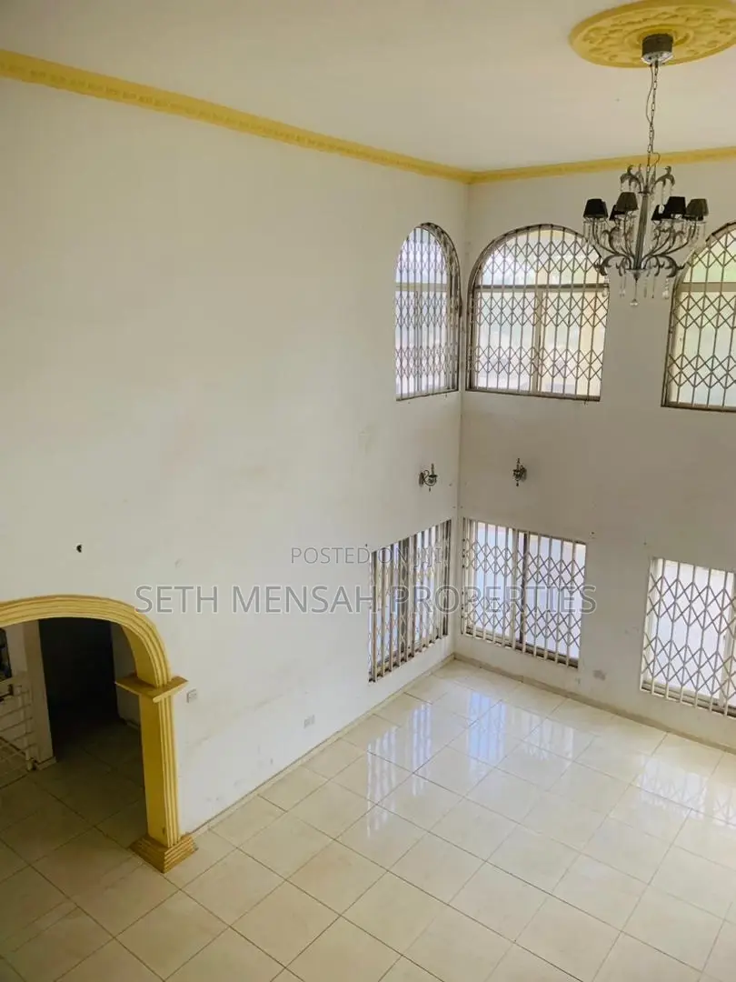 10bdrm House in 12 Bedroom House For, Adenta for rent