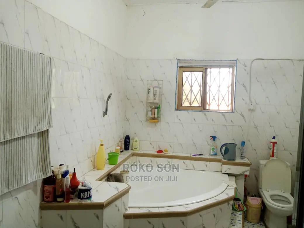 6bdrm Duplex in Dr Roko, West Legon for sale
