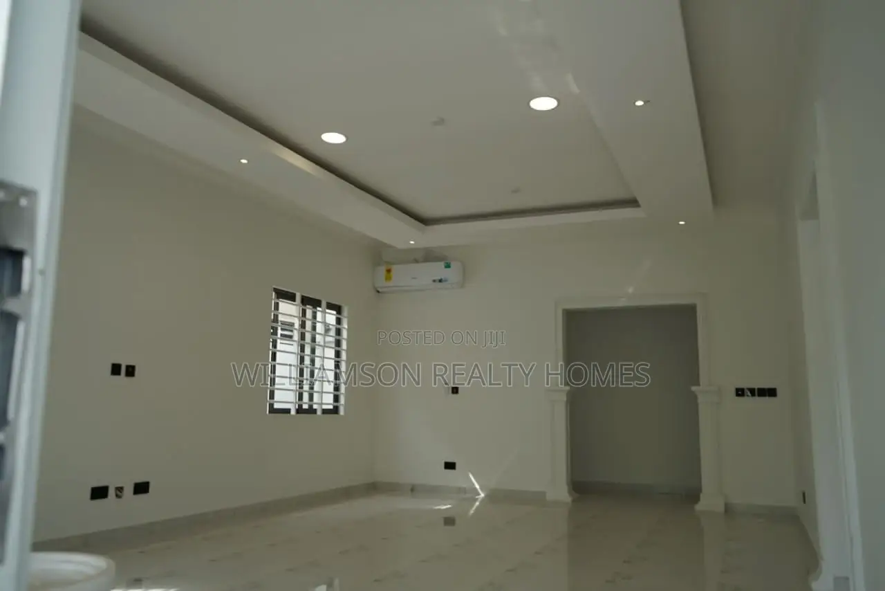 3bdrm House in Community 16, Spintex for sale