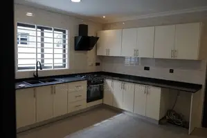 3bdrm House in Community 16, Spintex for sale