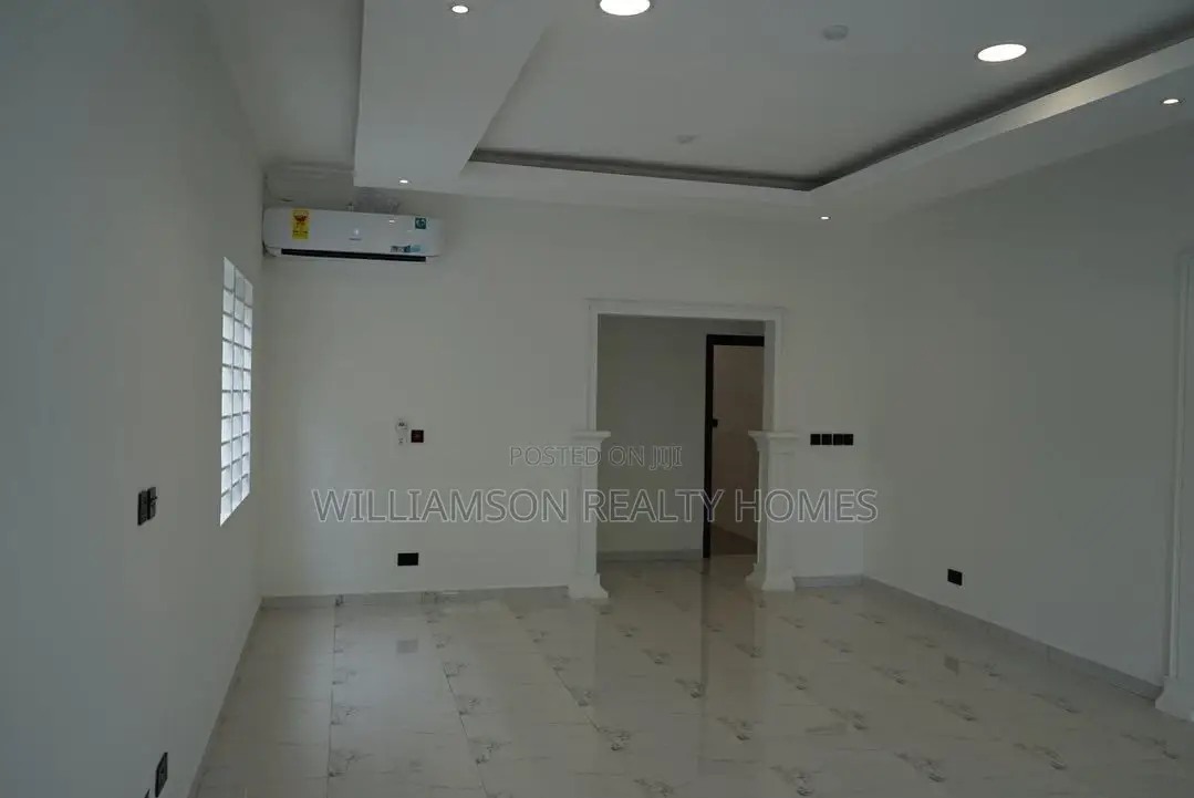 3bdrm House in Community 16, Spintex for sale