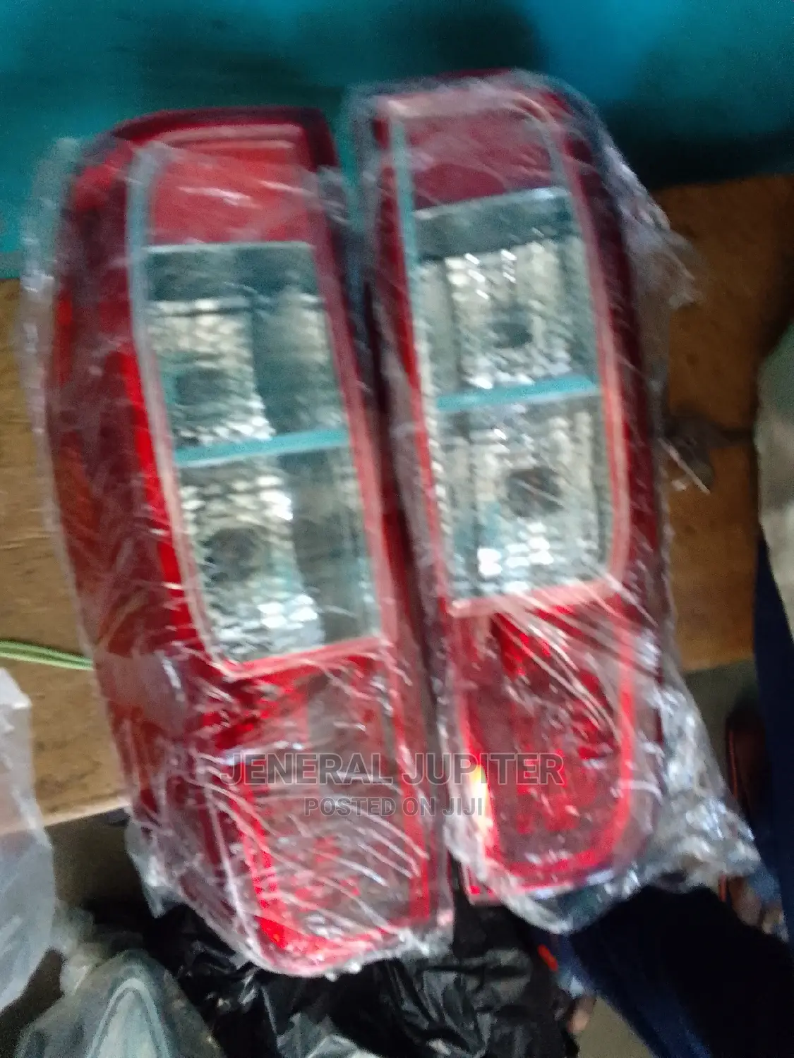 Nissan Navara/Frontier Tail Light Pair.