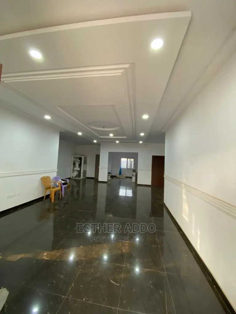 3bdrm House in Ashaley Botwe for sale
