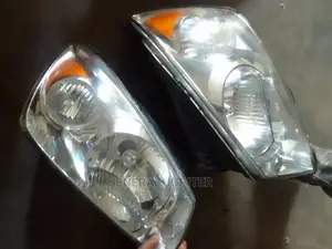 Kia Spectra 5 2005 Headlight Pair.
