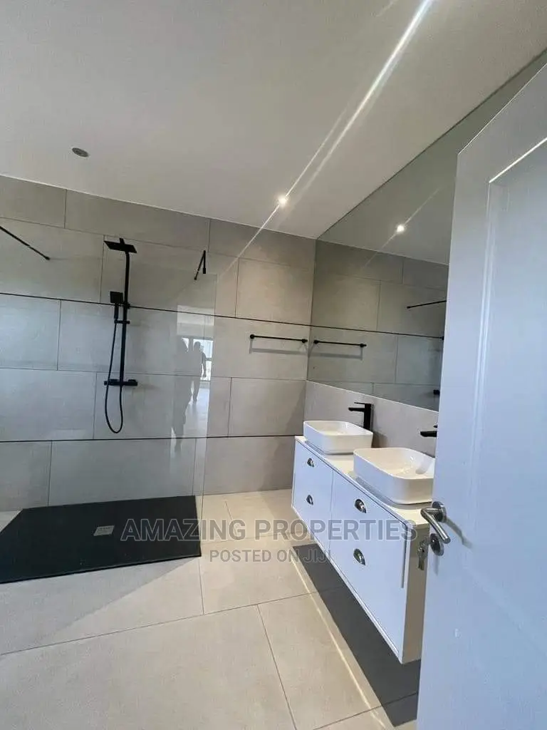 4bdrm House in Airport Residential Area for Sale
