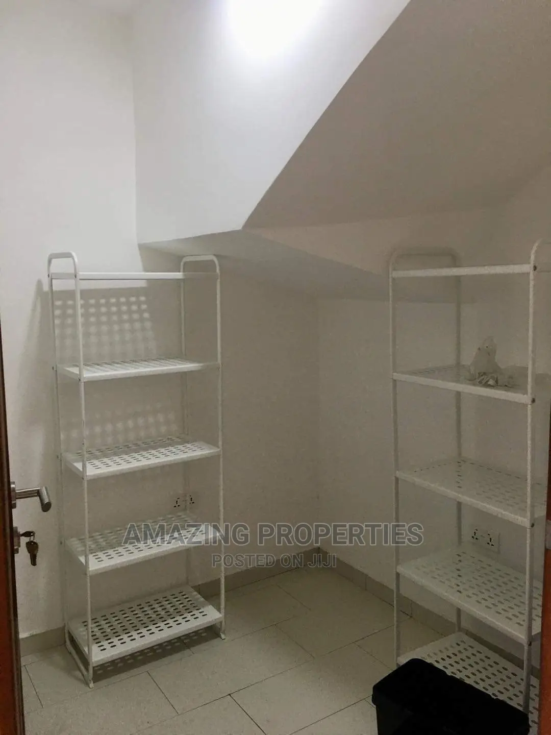 Furnished 4bdrm Townhouse / Terrace in Cantonments for Rent
