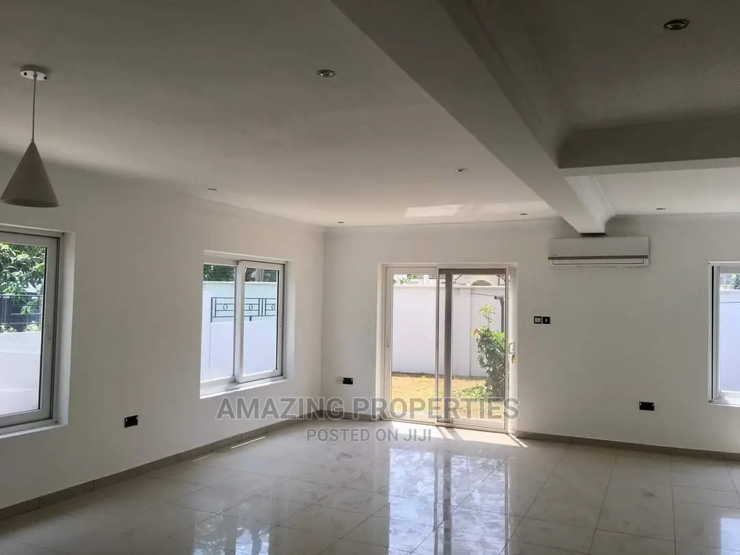 Furnished 4bdrm Townhouse / Terrace in Cantonments for Rent