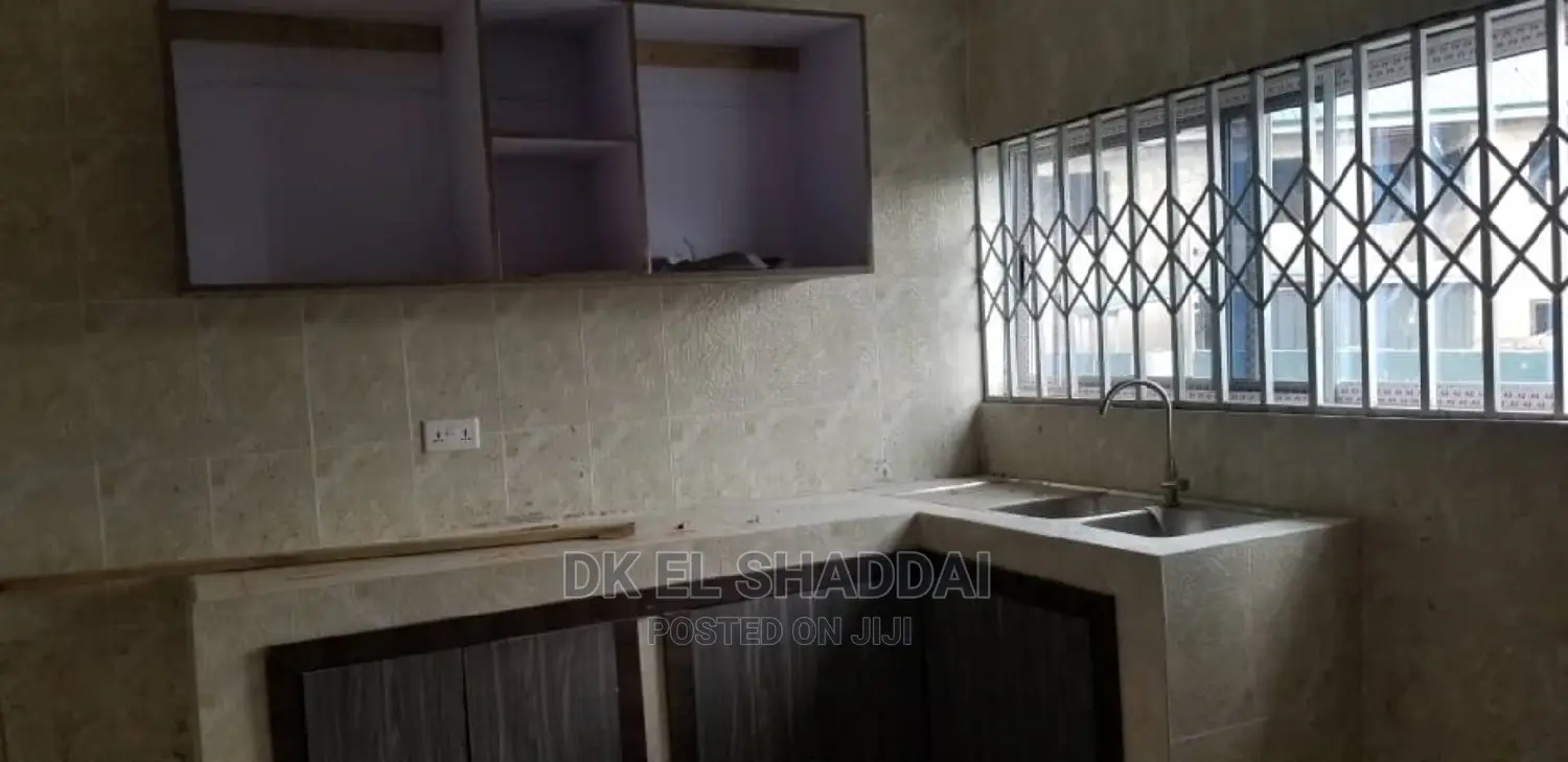3bdrm House in Pokuase for Sale