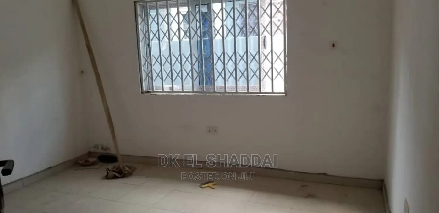3bdrm House in Pokuase for Sale