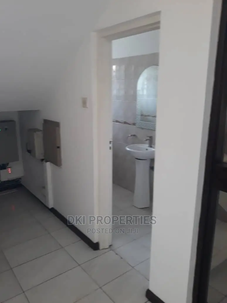 4bdrm House in Dki Properties, Cantonments for Rent