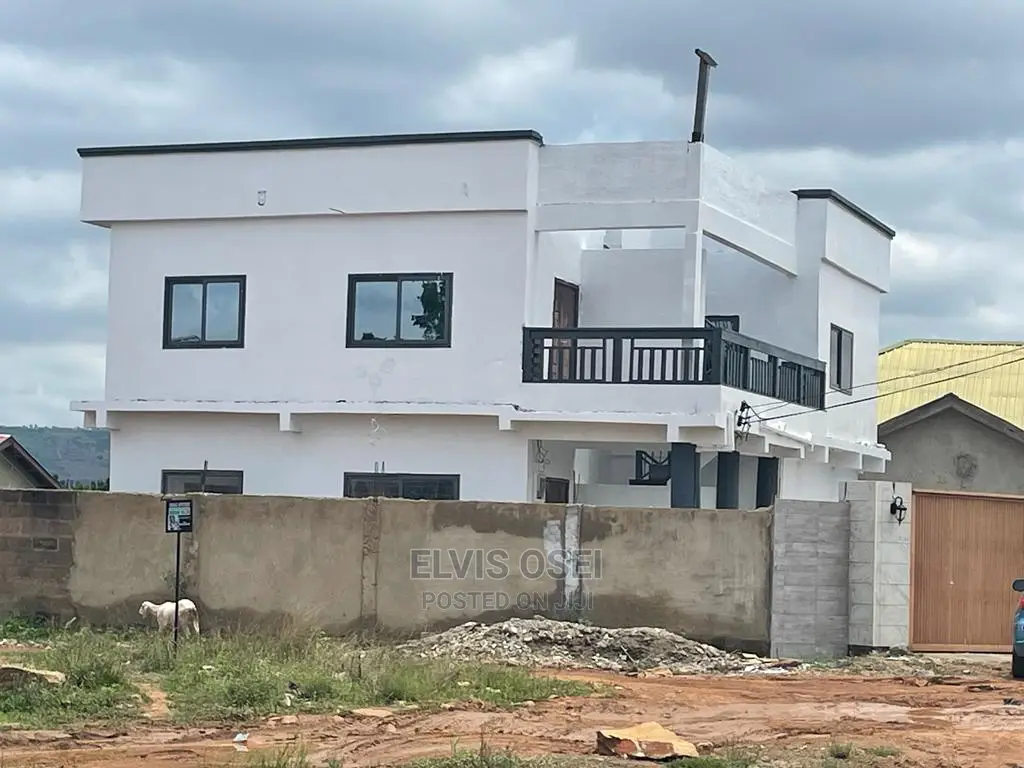 3bdrm House in Oyibi for Sale