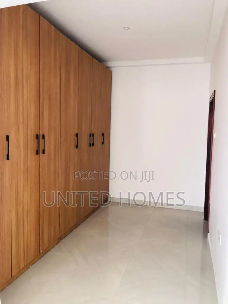 4bdrm House in Achimota for Sale