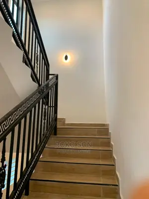 4bdrm Duplex in Dr Roko, Ashomang Estate for Sale