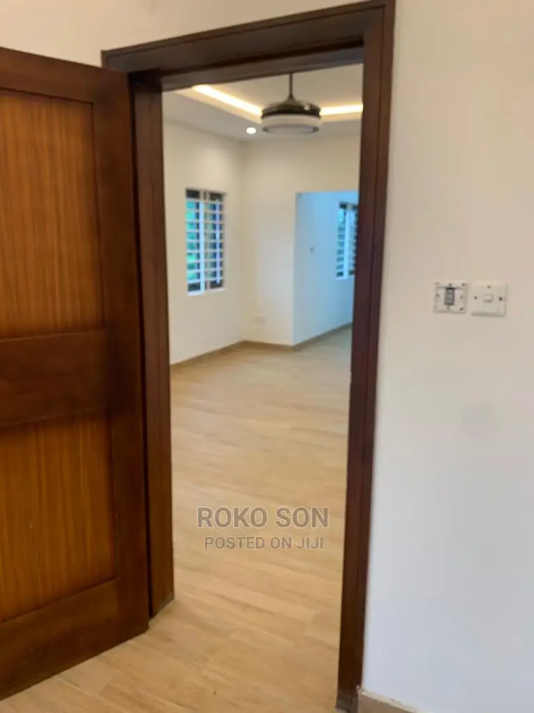 4bdrm Duplex in Dr Roko, Ashomang Estate for Sale