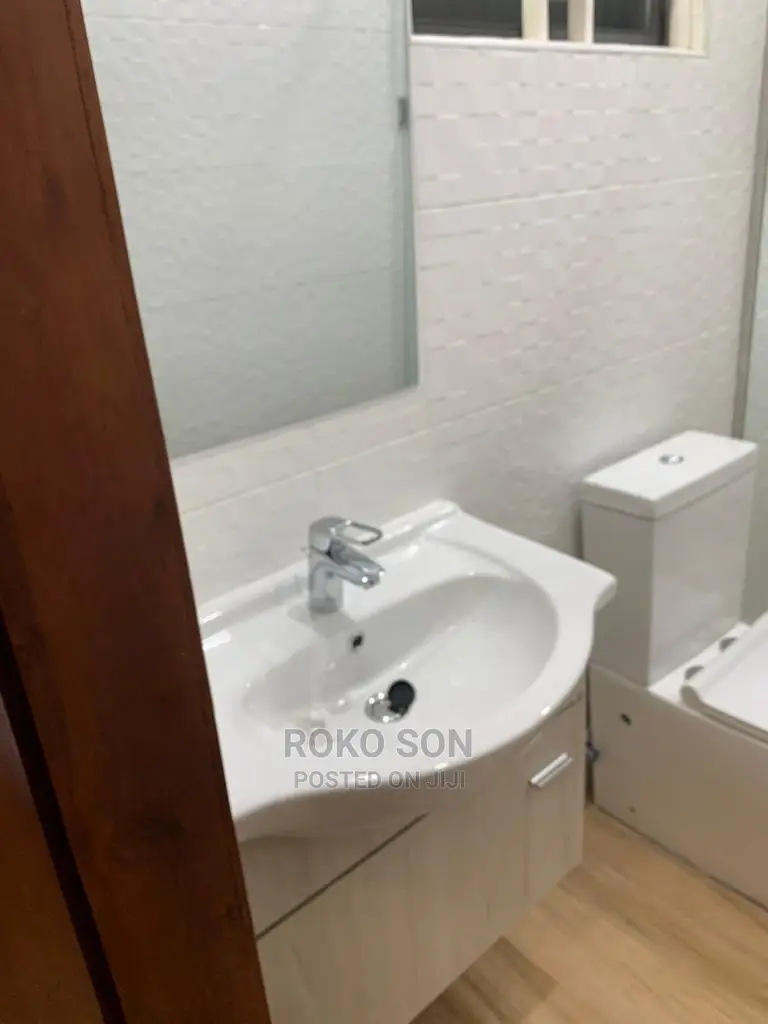 4bdrm Duplex in Dr Roko, Ashomang Estate for Sale