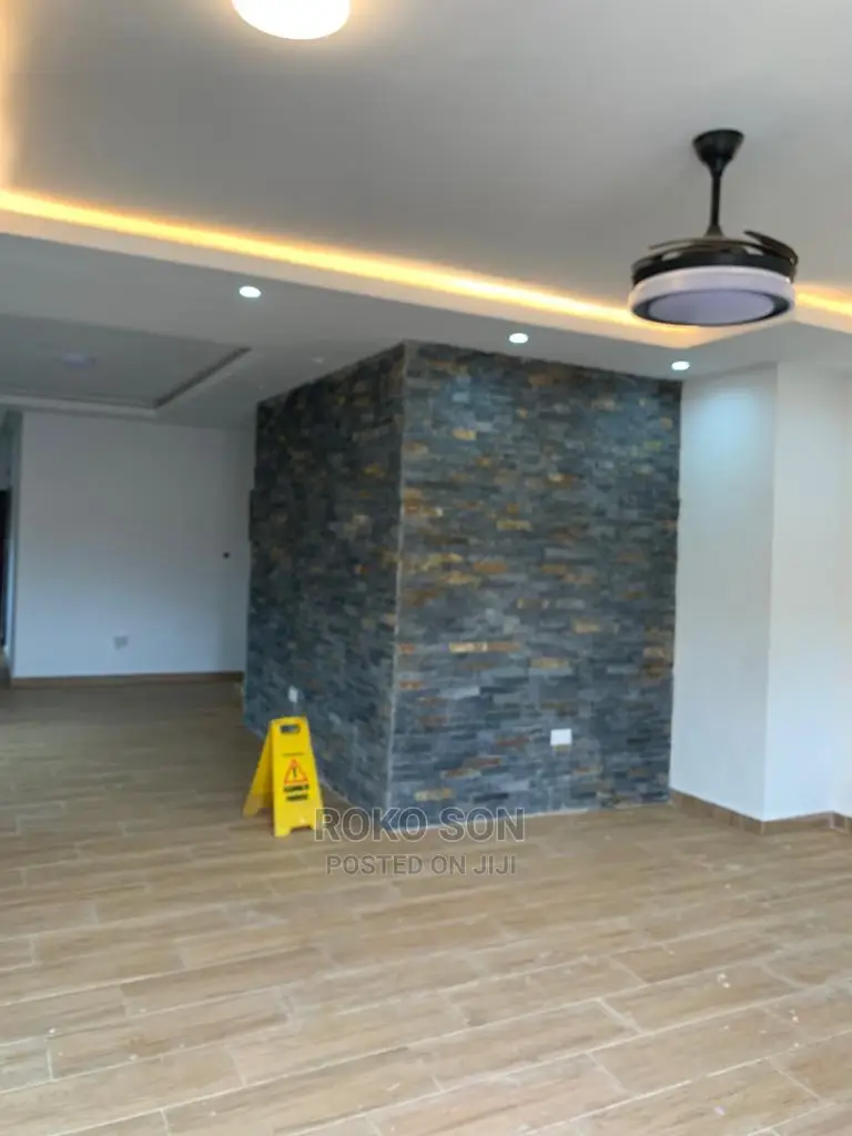 4bdrm Duplex in Dr Roko, Ashomang Estate for Sale