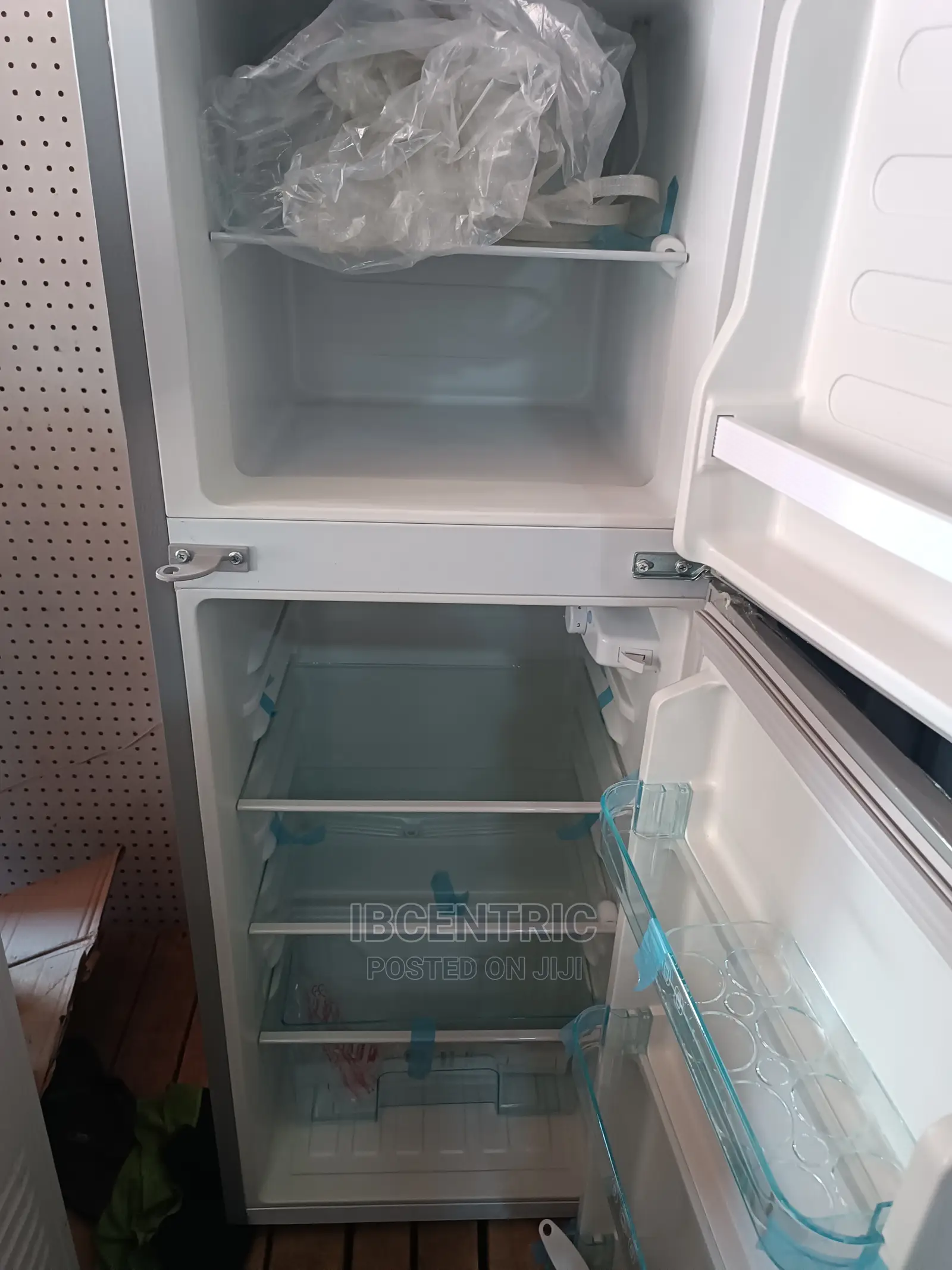 Roch 138L Top Freezer Double Door Refrigerator