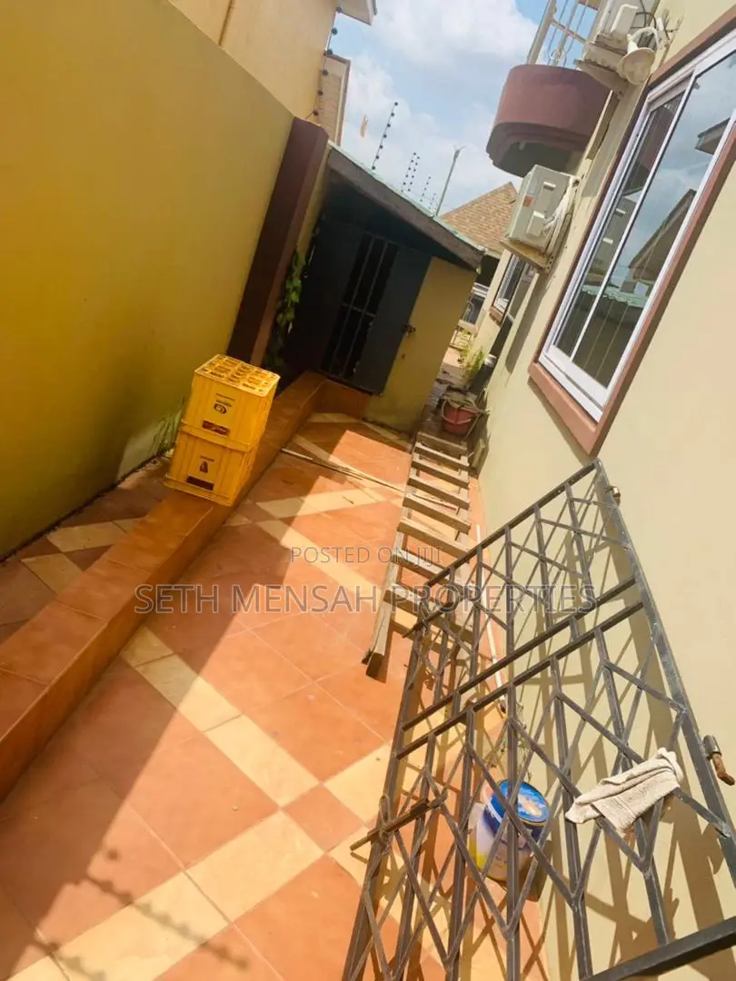 Furnished 10bdrm House in 16 Bedroom Apartment, Tesano for sale