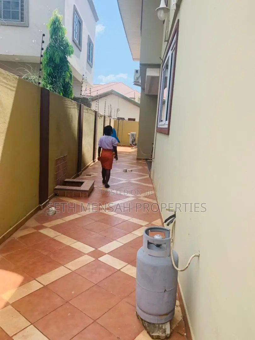 Furnished 10bdrm House in 16 Bedroom Apartment, Tesano for sale